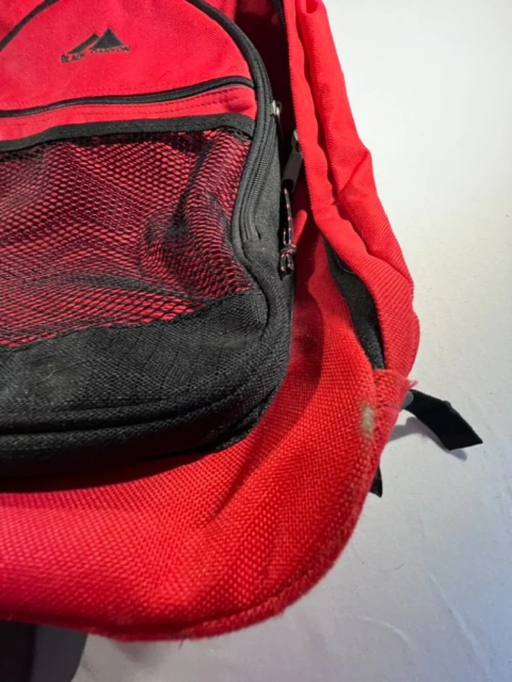 Vintage BLACK CANYON Red & Black Backpack rolling with shoulder pads 2000's